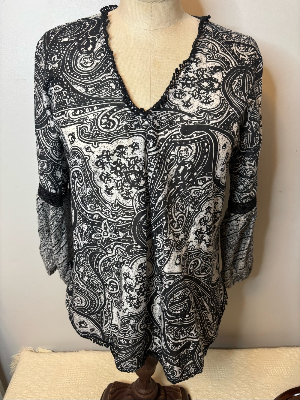 Lauren Ralph Lauren green label V Neck Black &White Paisley Blouse PM